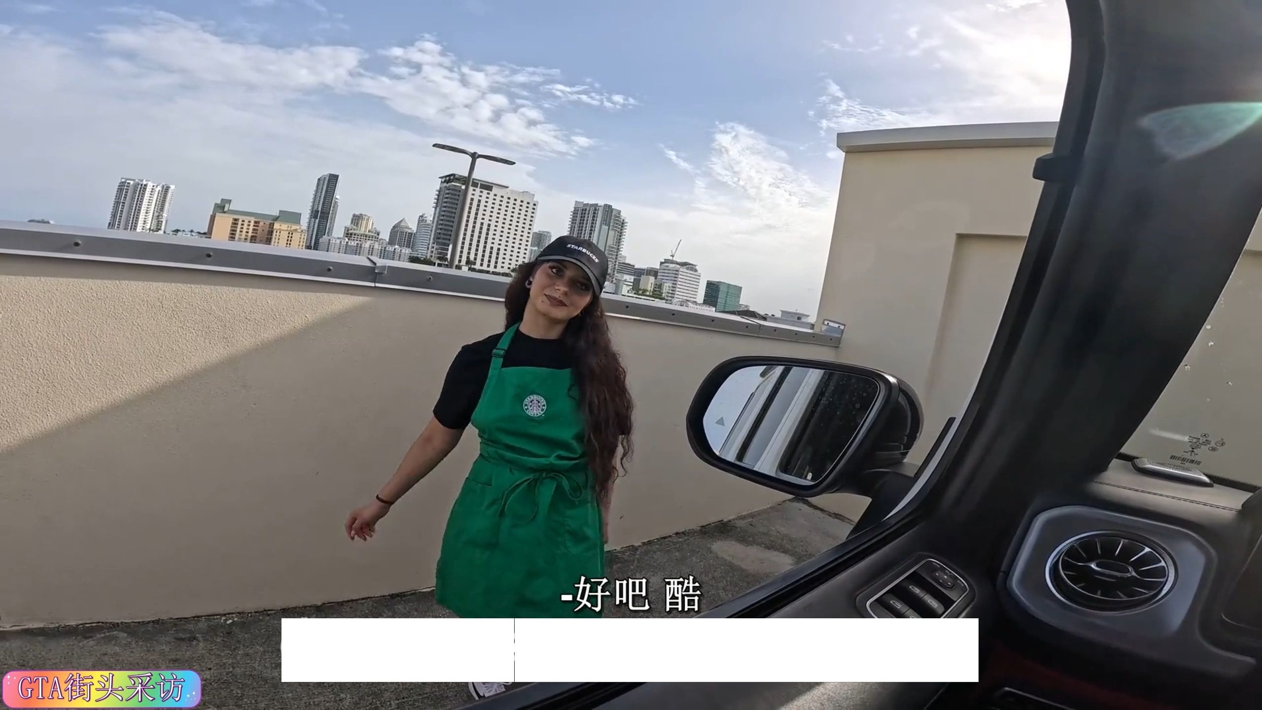 捷克街头-空气刘海蓝色波波头的美腿瑜伽裤空姐